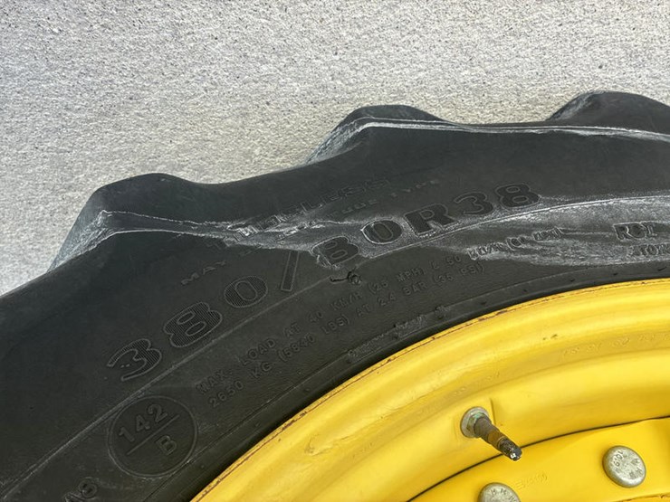 2013-john-deere-8335r-image-46