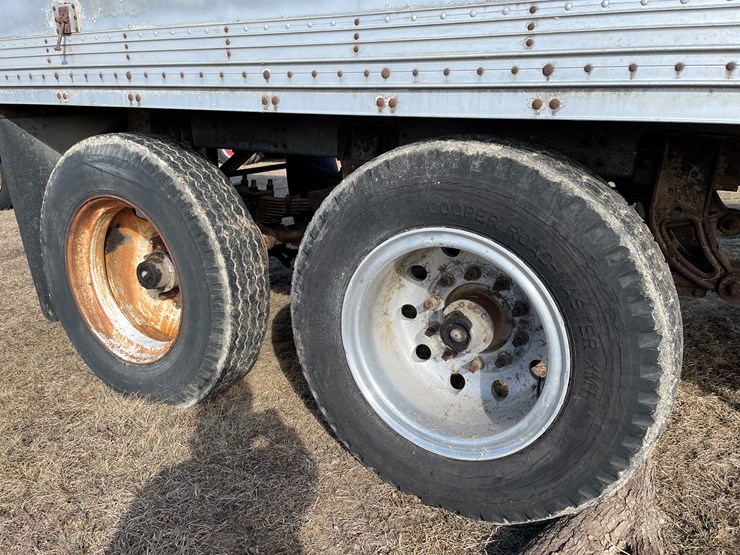 #4220-•-aeroliner-tandem-axle-storage-van-trailer-(no-title)-image-21