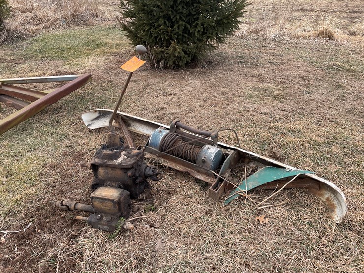 #4243-•-bumper-winch-and-transfer-case-image-1