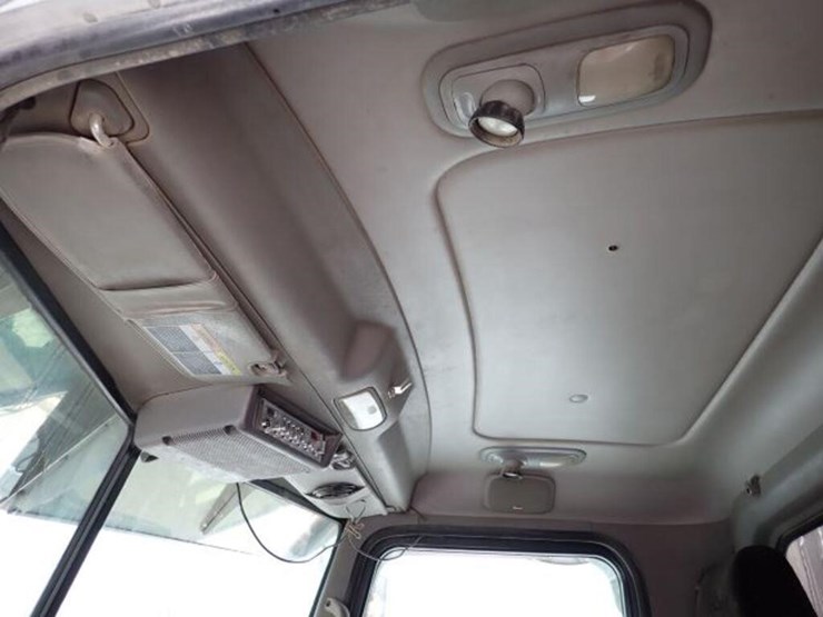 2011-peterbilt-365-image-33