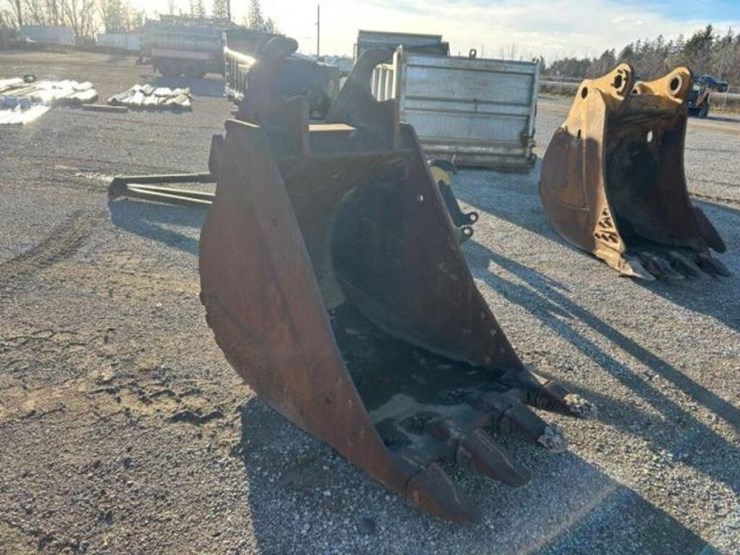 42-in.-excavator-bucket-image-2