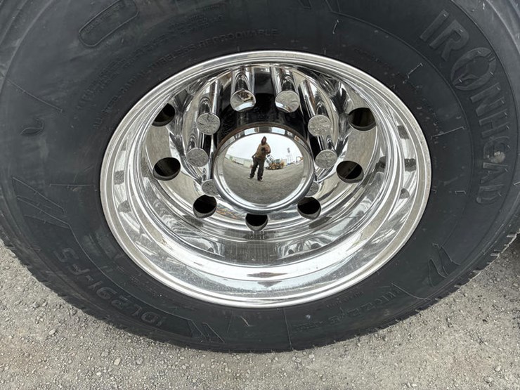 2016-kenworth-t680-image-13