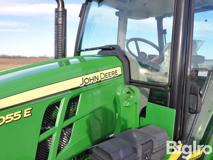 2022-john-deere-5055e-image-12
