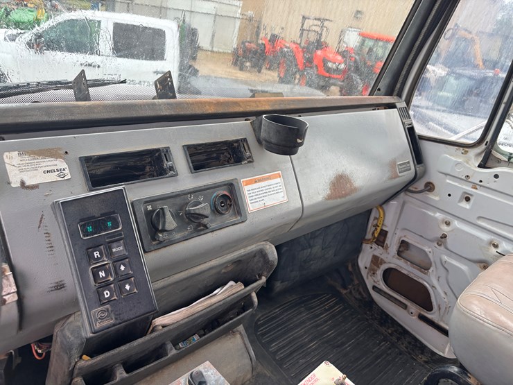 1998-freightliner-fl112-image-33