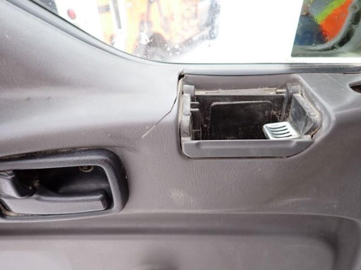 2004-gmc-t7500-image-31