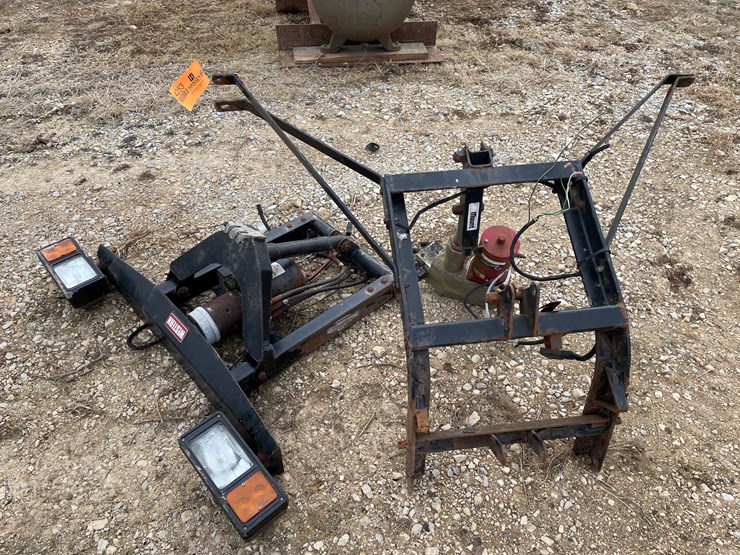 #4253-•-(2)-western-plow-mounts-image-5