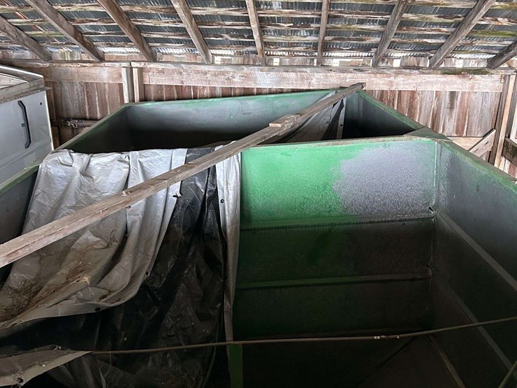 fox-bradly-600-center-dump-gravity-wagon-image-12