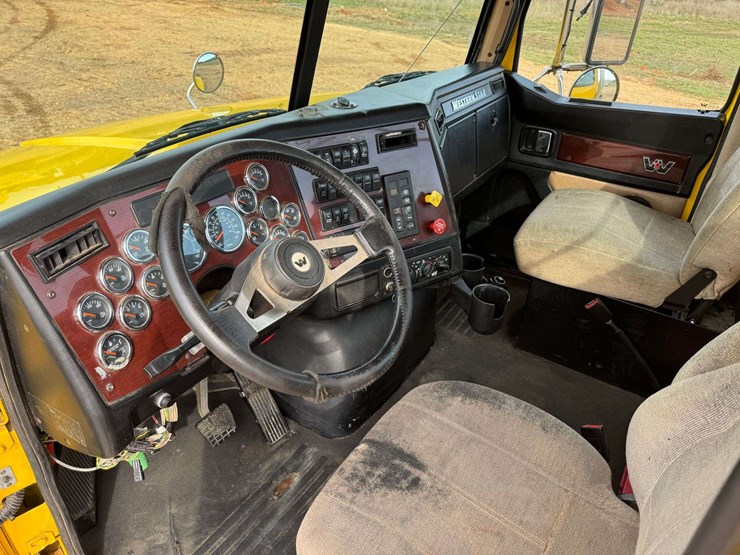 2017-western-star-4700-image-11