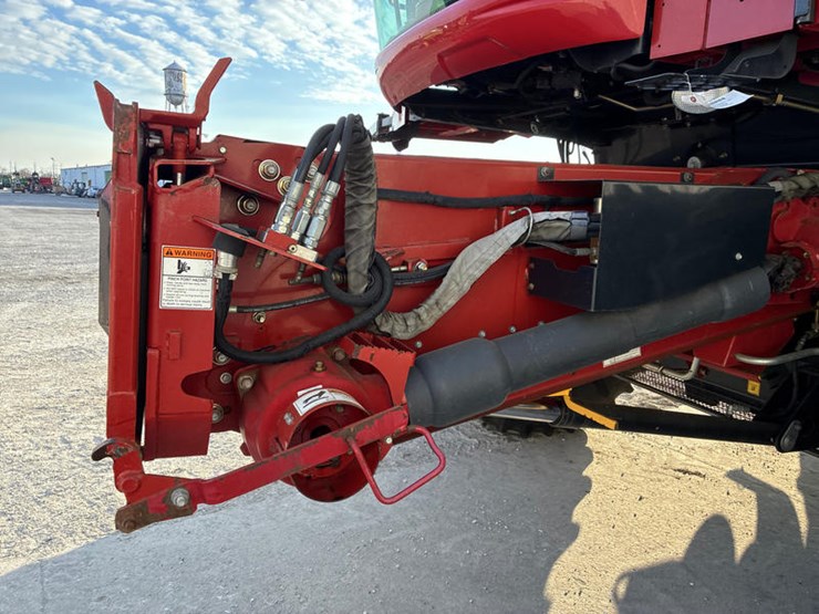 2010-case-ih-8120-image-24