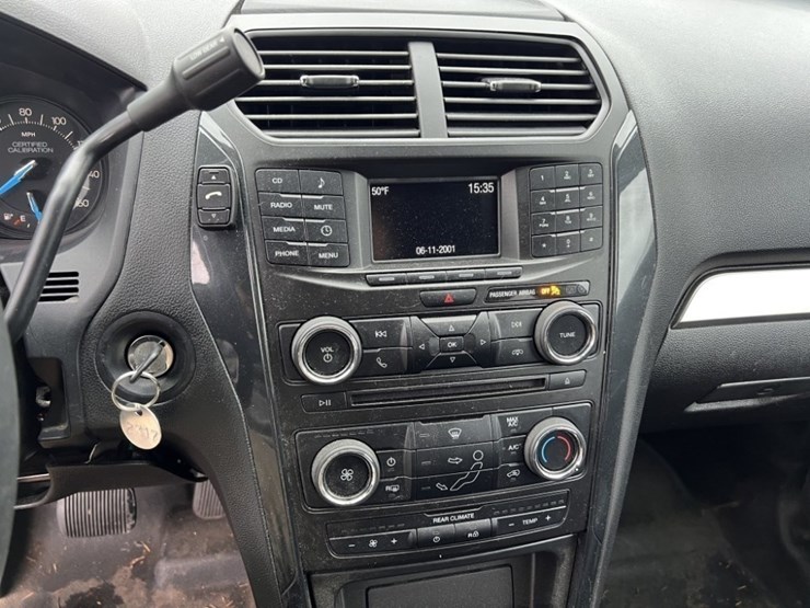 2018-ford-explorer-image-29