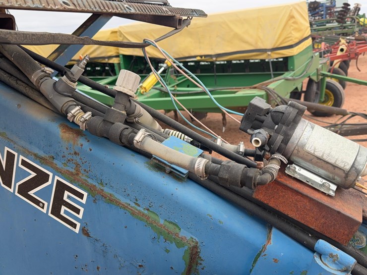 kinze-corn-planter-image-17