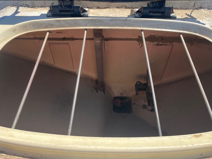 #5081-•-6-row-900-cyclo-air-planter-image-17