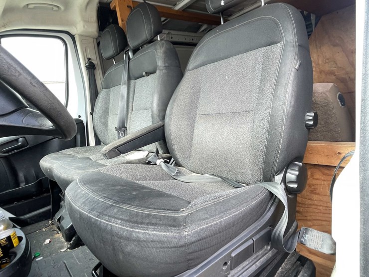 #1426-•-2016-white-ram-van-(has-wi-title)-(of)-image-46