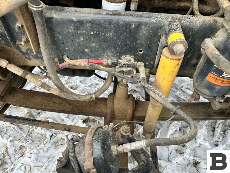 1999-freightliner-fld120-image-15