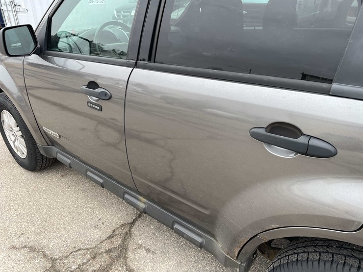 2011-ford-escape-image-36