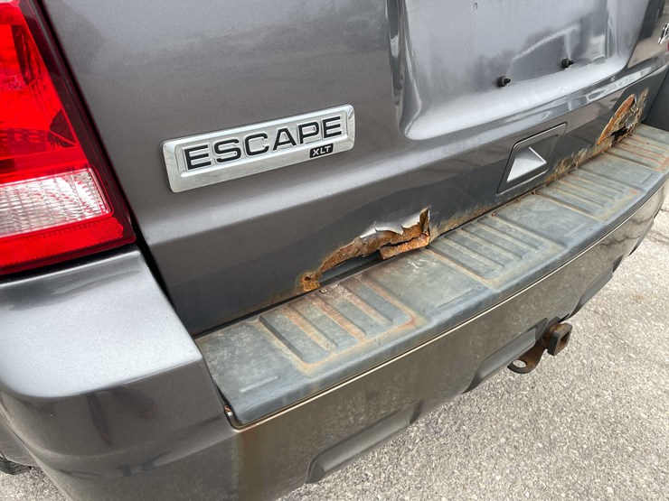 2011-ford-escape-image-30