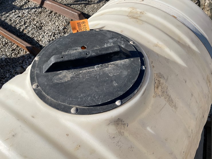 #6105-•-poly-tank-on-frame-image-3