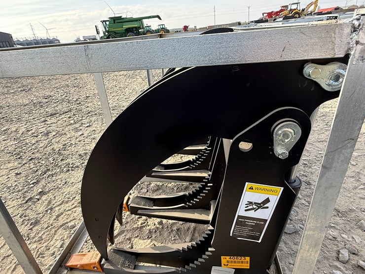 #2043-•-unused-6'-skid-steer-grapple-inv#-40823-image-5
