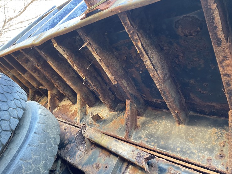 1993-mack-dm690s-image-17