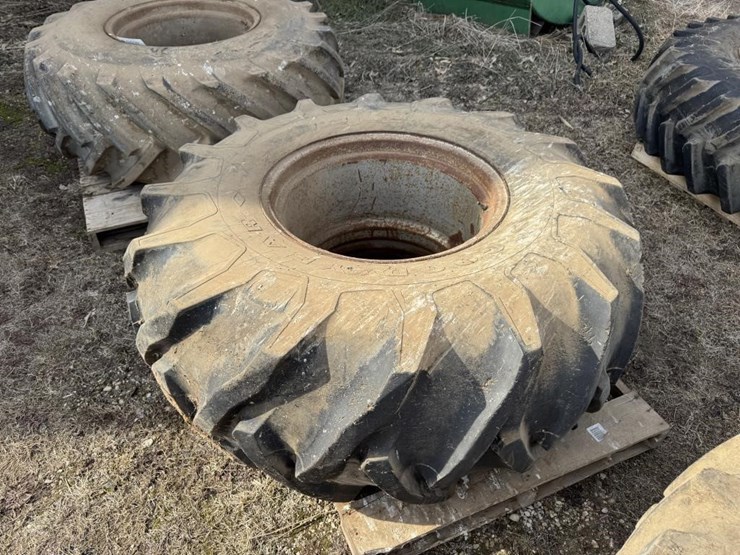 good-year-23.1-26-tires-&-rims-image-4