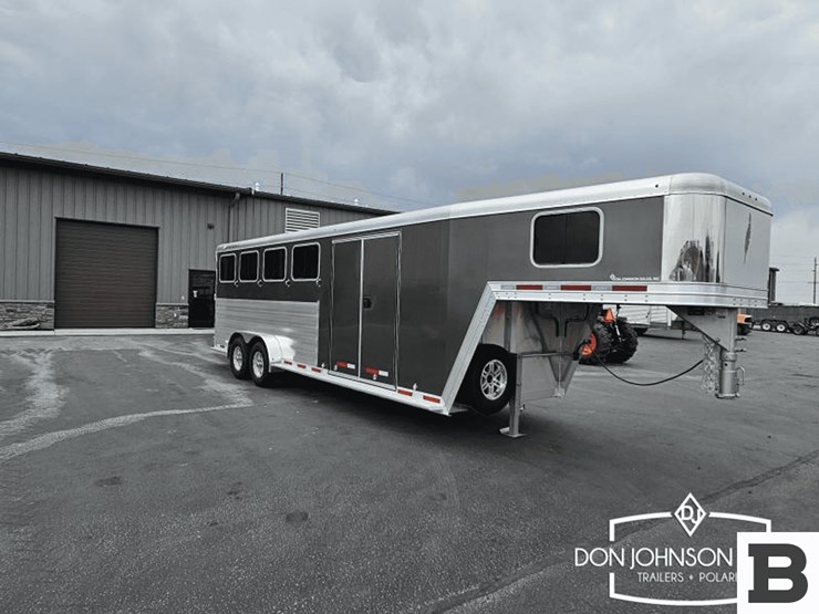 2024-featherlite-9600-74pt-4-h-gooseneck-horse-trailer-image-3