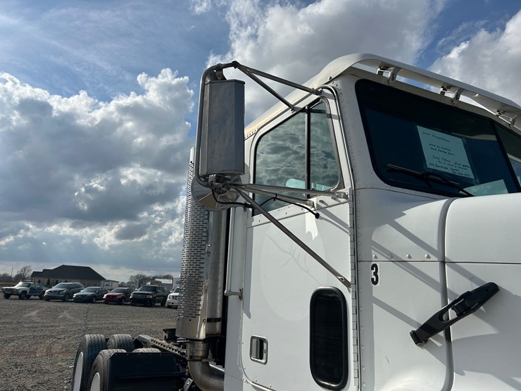 #39248-•-2000-freightliner-fd1-t/a-single-cab-truck-tractor-1fuy3mcb2ylb03327-image-4