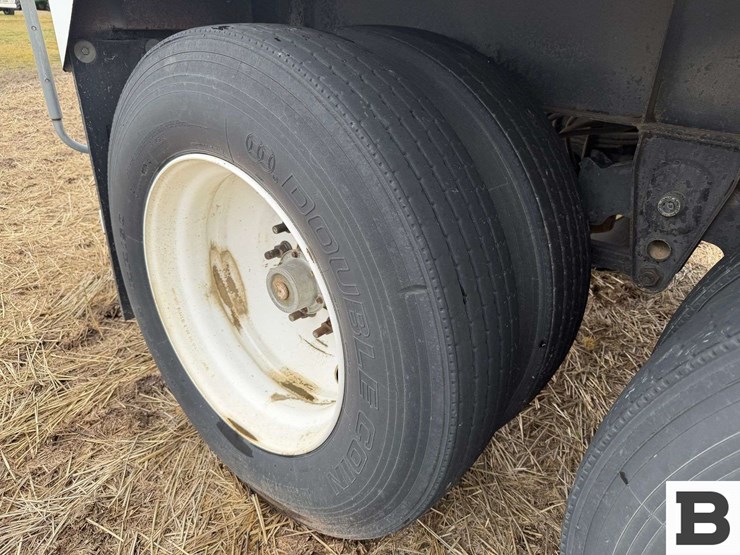 2007-neville-trailer-image-20