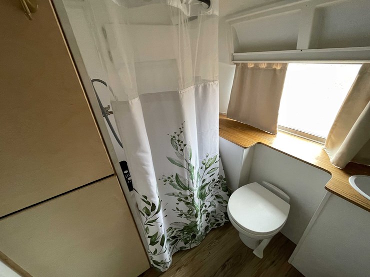 #1435-•-1978-airstream-land-yacht-31'---fully-remodeled,-road-ready-(has-wi-title)-(of)-image-22