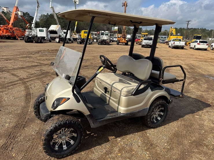 2012-yamaha-ydrax2-gas-powered-4-seat-golf-cart-image-1