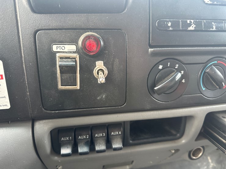 2005-ford-f550-image-29