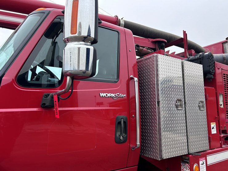 #1690-•-2013-international-7500-6x4-hydro-excavation-truck-image-14