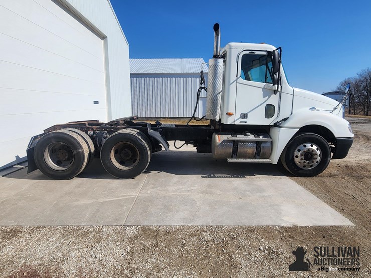 2003-freightliner-columbia-120-image-4