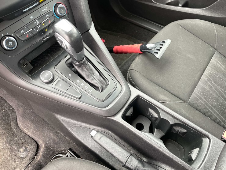 #1428-•-2015-white-ford-focus-se-sedan-(has-wi-title)-image-38