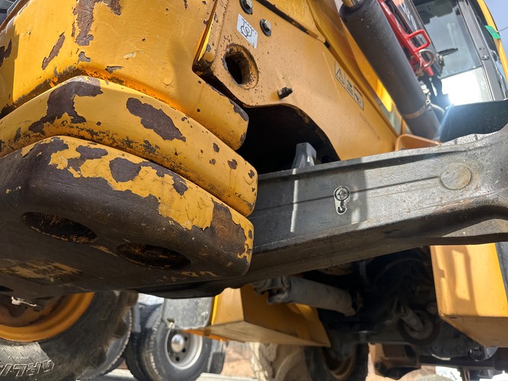 2012-volvo-bl70b-image-112