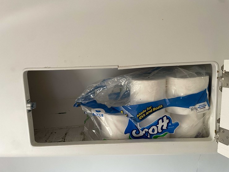 #1435-•-1978-airstream-land-yacht-31'---fully-remodeled,-road-ready-(has-wi-title)-(of)-image-24