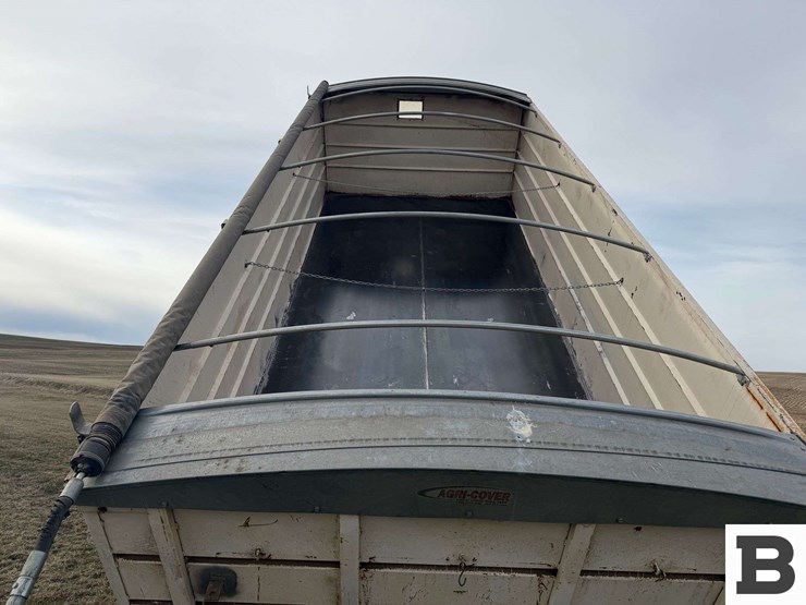 1985-international-s2300-image-48