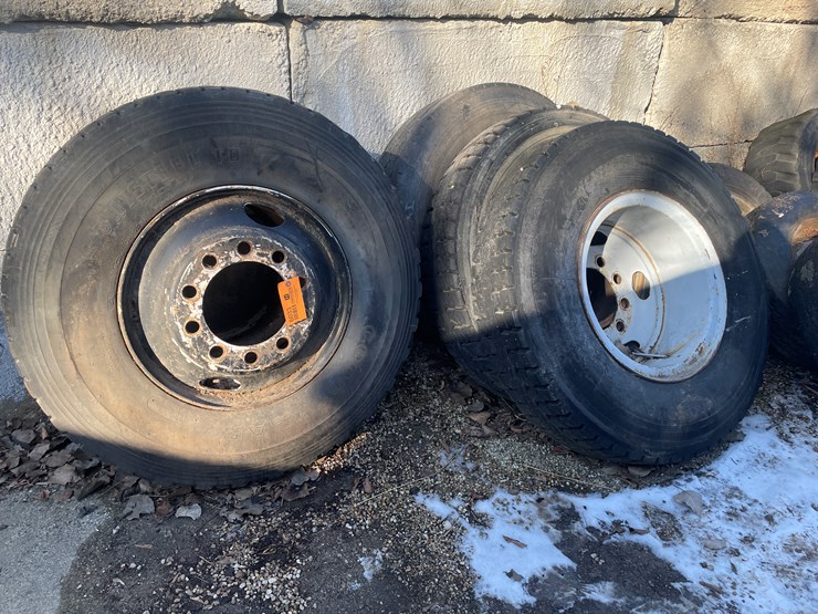 #6033-•-(5)-semi-truck-tires-image-1