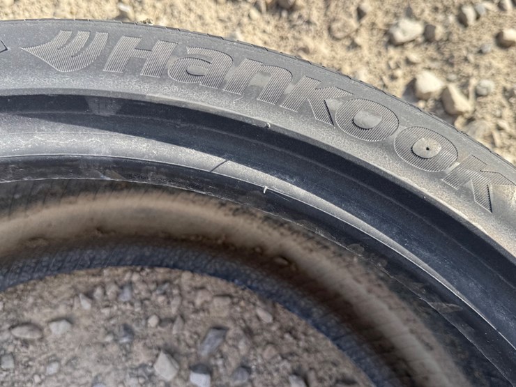 #2807-•-(1)-235/40r19-tire-inv#-2807-image-7