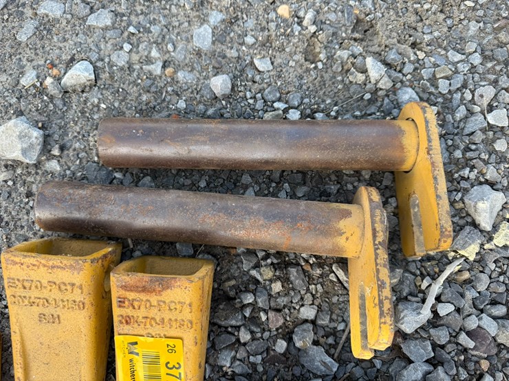#37259-•-lot-of-(5)-excavator-bucket-teeth-&-pins-image-7