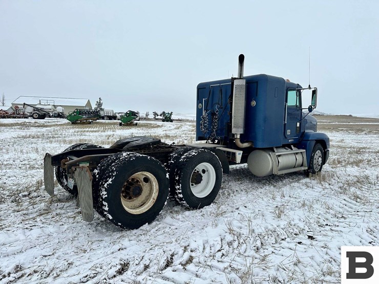 1999-freightliner-fld120-image-5