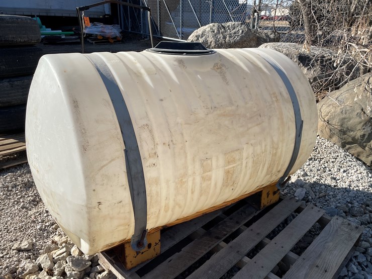 #6105-•-poly-tank-on-frame-image-2