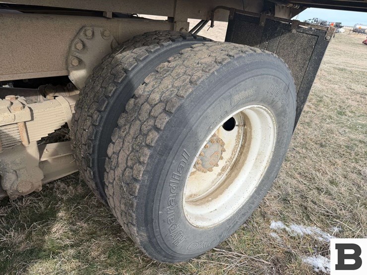 1985-international-s2300-image-30