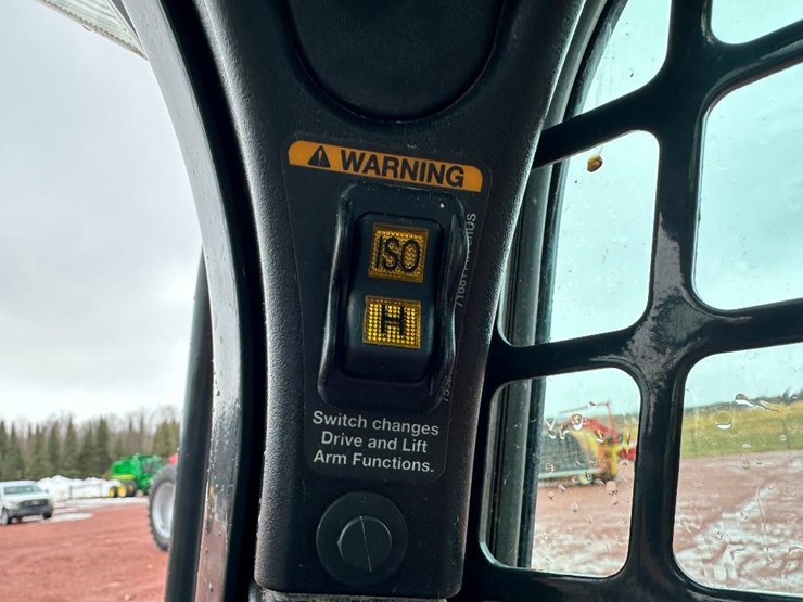 2015-bobcat-t590-image-46