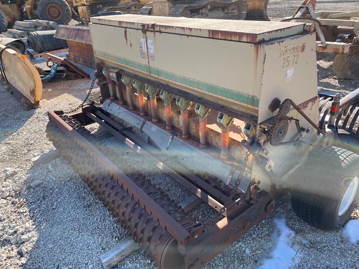 #6081-•-land-pride-3-point-25-72-seeder-image-3