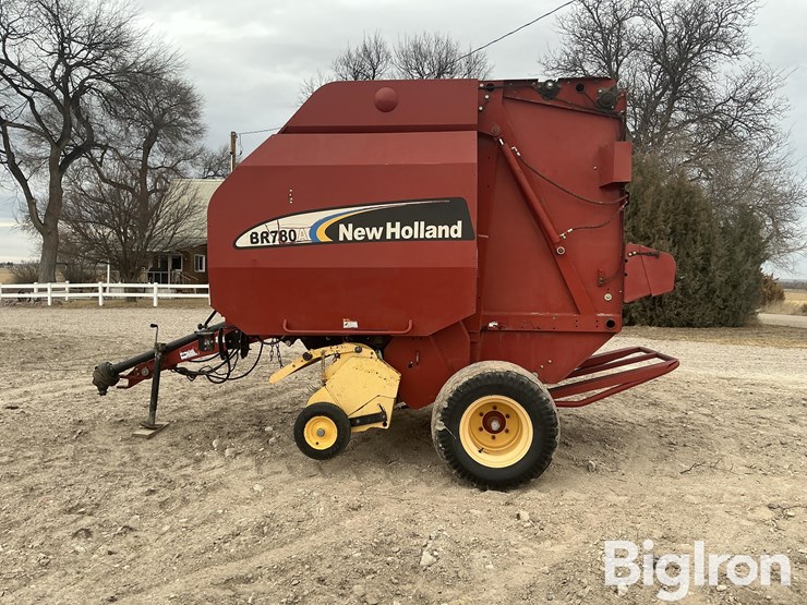 2006-new-holland-br780a-image-8