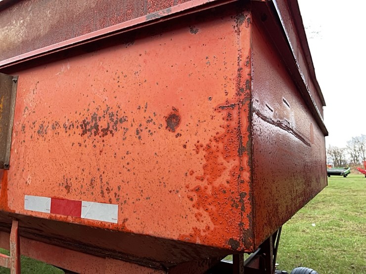 tag-#109,-200-bu-hopper-wagon-image-5