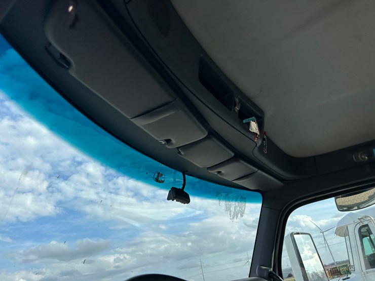 2016-peterbilt-579-image-58