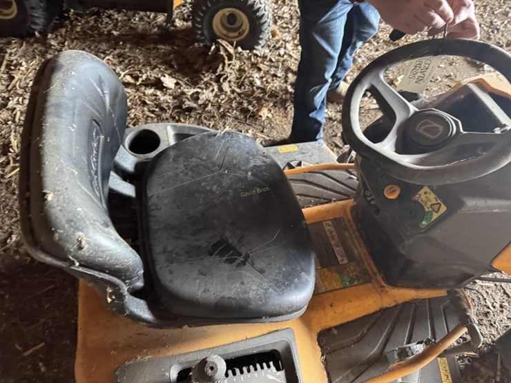 cub-cadet-lt50-xt1-riding-mower-image-4