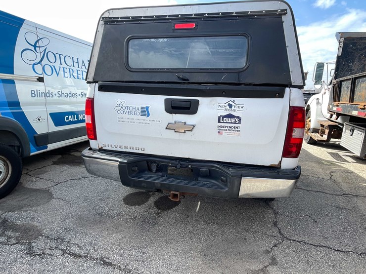 #1429-•-2008-white-chevy-silverado-(has-wi-title)-(of)-image-4