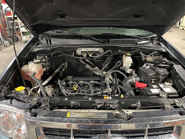 2011-ford-escape-image-32